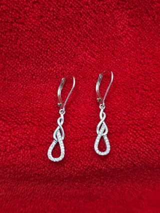 Pendientes de plata con diseño infinito