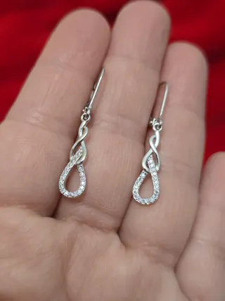 Pendientes de plata con diseño infinito