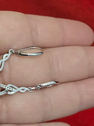 Pendientes de plata con diseño infinito