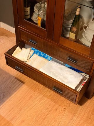 Mueble vitrina madera y cristal