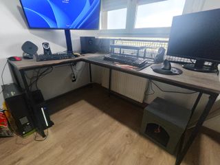 Escritorio esquinero nogal y metal