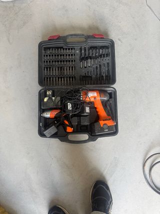 Taladro y brocas Black+Decker