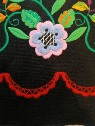 Tela refajo bordado a máquina. 2 metros