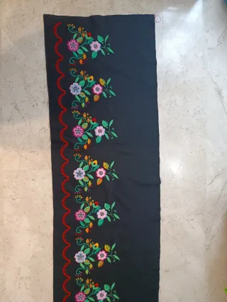 Tela refajo bordado a máquina. 2 metros