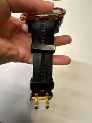Reloj Tendence Negro y Dorado