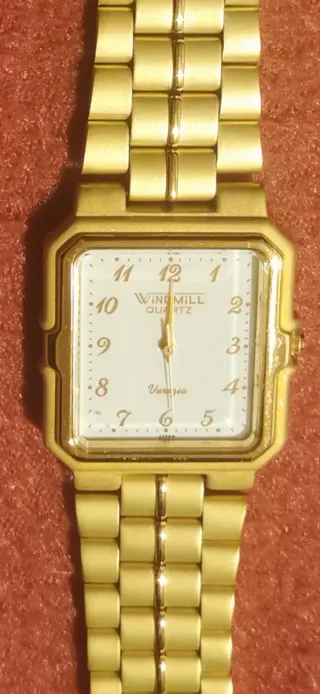 Reloj Windmill Dorado Mate.