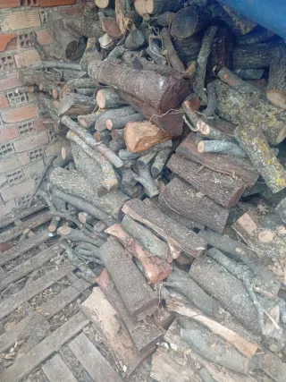 Leña para chimenea o barbacoa