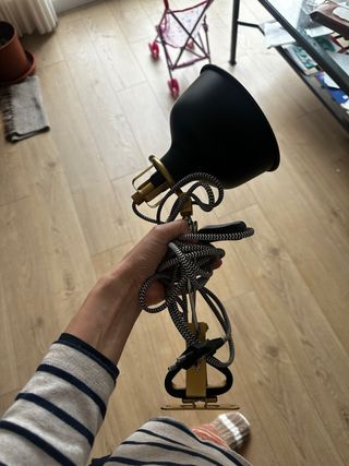 Lámpara Negra y Dorada Ikea