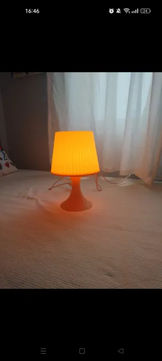 Lámpara de mesa rosa