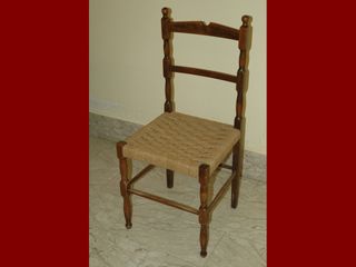 Sedie rustiche in legno con seduta impagliata