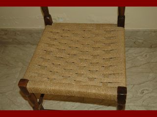 Sedie rustiche in legno con seduta impagliata