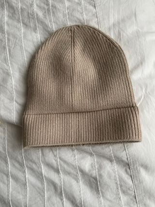 Gorro de lana beige