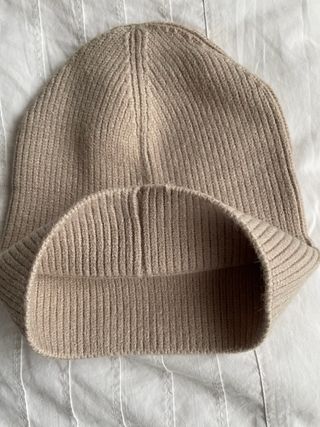 Gorro de lana beige