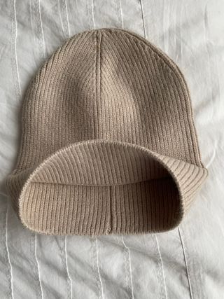 Gorro de lana beige