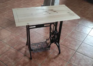 Mesa de máquina de coser antigua SIGMA