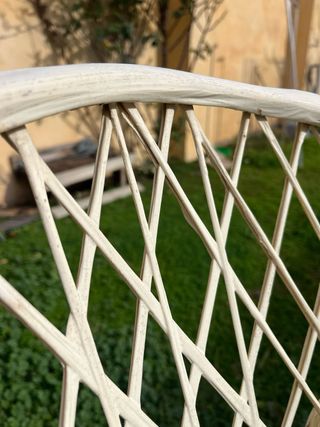 Mesa y sillas exterior cristal y ratán