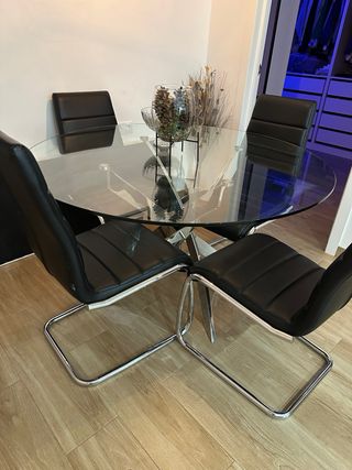Mesa Comedor Cristal y 4 Sillas Negras