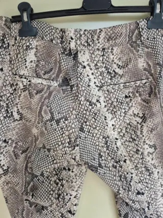Pantaloni Stradivarius fantasia pitone