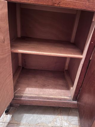 Mueble de madera para restaurar