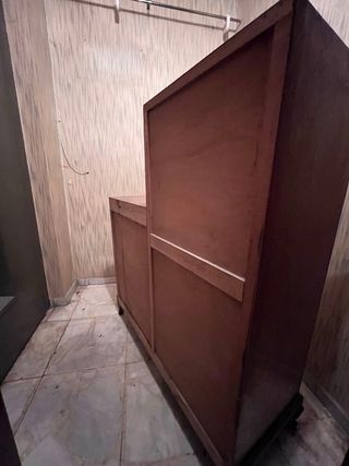 Mueble de madera para restaurar