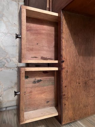 Mueble de madera para restaurar