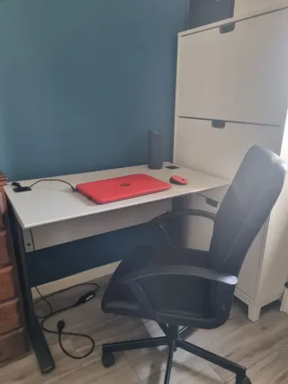 Escritorio de oficina gris