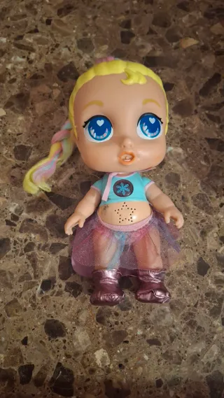 Muñeca Bebé Regi con Ropa y Accesorios