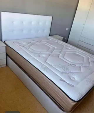 Canapé de madera y tela