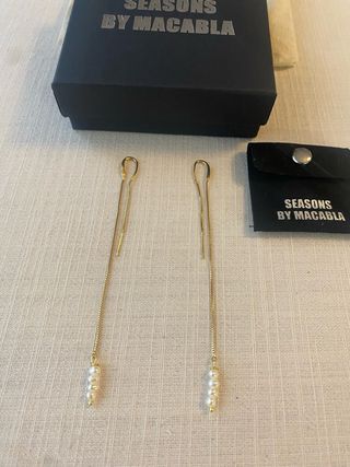 Pendientes largos Seasons by Maclaba Oro Perlas