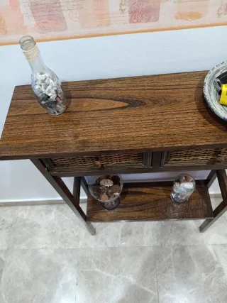 Mueble de recibidor con un diseño elegante y funci