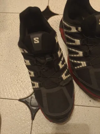 Zapatillas Salomon Negras y Rojas