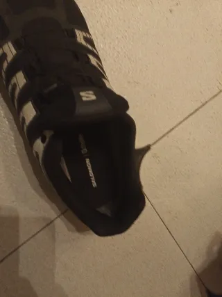 Zapatillas Salomon Negras y Rojas