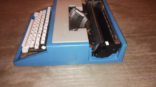 Máquina de escribir Olivetti Lettera 31 Dora