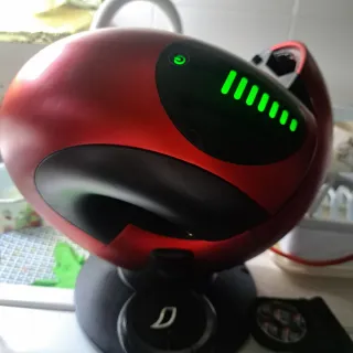 Cafetera Dolce Gusto  Eclipse Roja. . Estado perfe