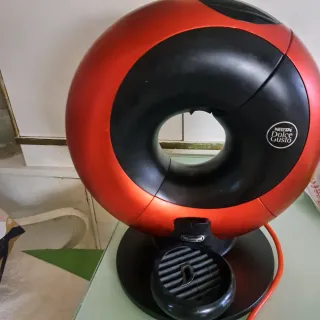 Cafetera Dolce Gusto  Eclipse Roja. . Estado perfe