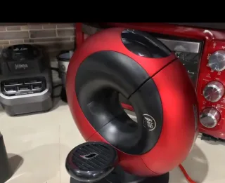 Cafetera Dolce Gusto  Eclipse Roja. . Estado perfe