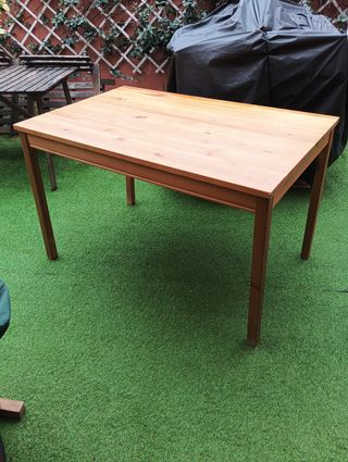 Mesa de comedor/ cocina, de pino ( de Ikea).