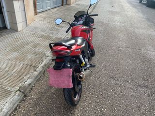 Honda CBR 125 Roja y Negra