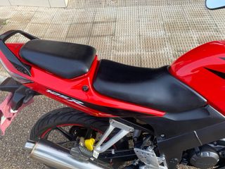Honda CBR 125 Roja y Negra