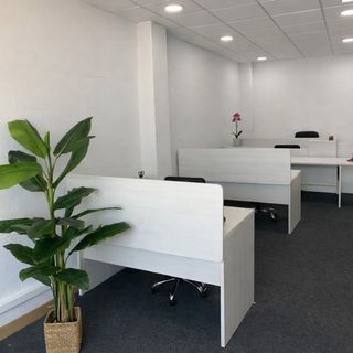 2 Mesas de oficina blancas