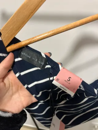 Top às riscas sem uma alça