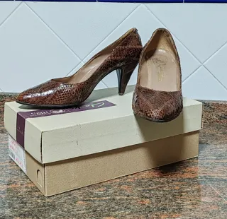 Zapatos de tacón Juan Mir marrones piel serpiente