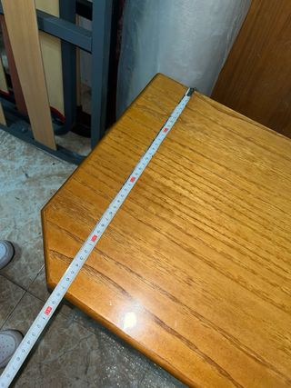 Mesitas de noche de madera con mimbre