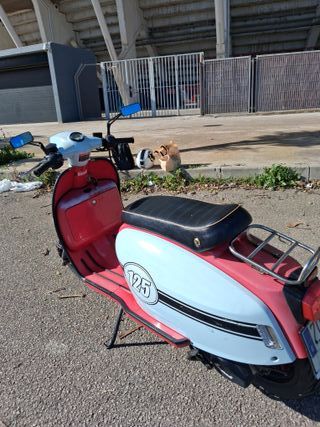 Scooter 125cc blanco y rojo
