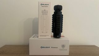 Olight Prowess Linterna Naranja con trípode