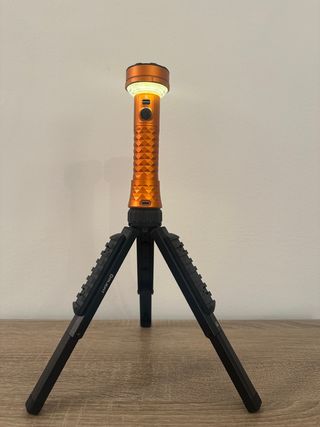 Olight Prowess Linterna Naranja con trípode