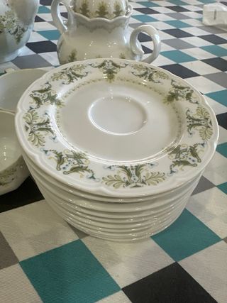 Juego de  café de porcelana con diseño floral