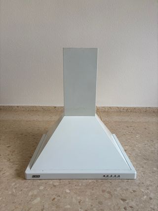 Campana extractora CATA blanca.