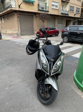 Superdink 125i 2012 Maxi Scooter