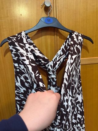 Vestido largo con espalda y escote cruzados